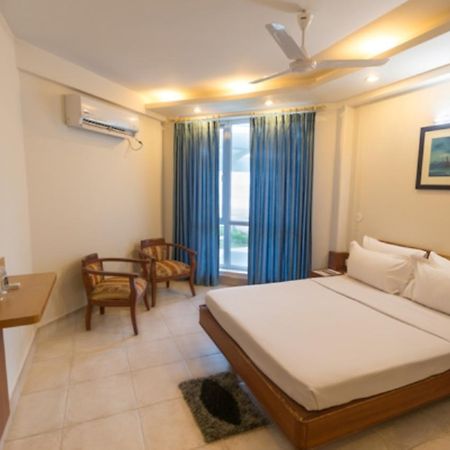 Empires Hotel Пури Экстерьер фото