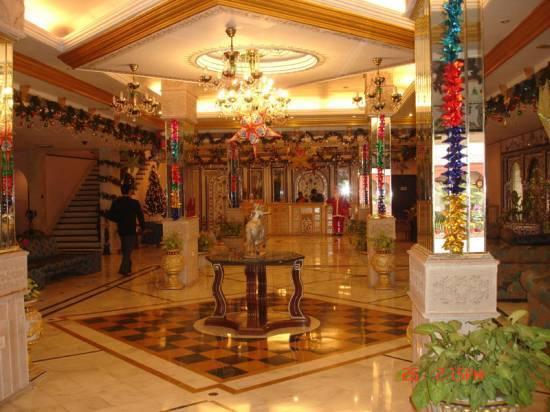 Empires Hotel Пури Экстерьер фото