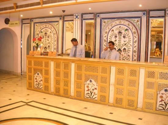 Empires Hotel Пури Экстерьер фото